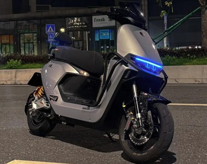 终于知道：为什么雅迪、台铃青睐石墨烯电池九号却钟爱锂电池？(图2)