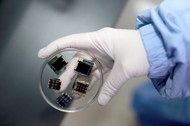 突破！我国高校科研团队攻克钙钛矿电池“短命”难题(图1)